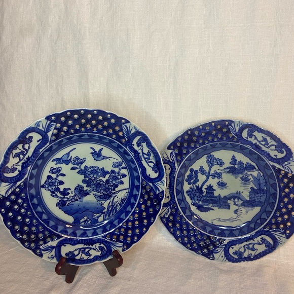Antique Blue White Reticulated 9-1/2" DINNER PLATES Decor (2) Birds, Landscape - Picture 7 of 7